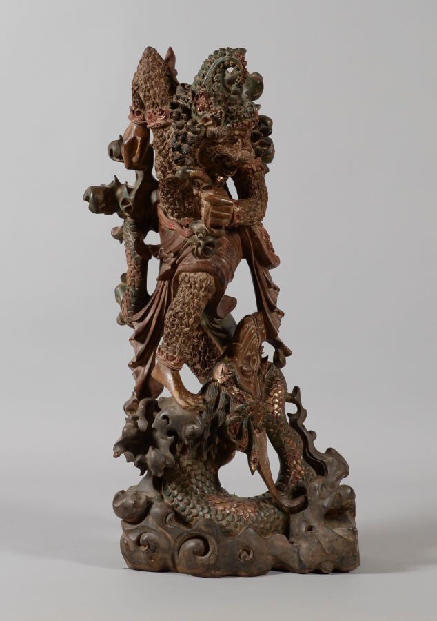 Null 印度尼西亚。

木雕，非常精致

大型保护性雕塑，主要形象是哈努曼与大蛇纳迦的象征性战斗。

"哈努曼，猴子之神，是印度教万神殿的一部分，这位神灵曾帮&hellip;