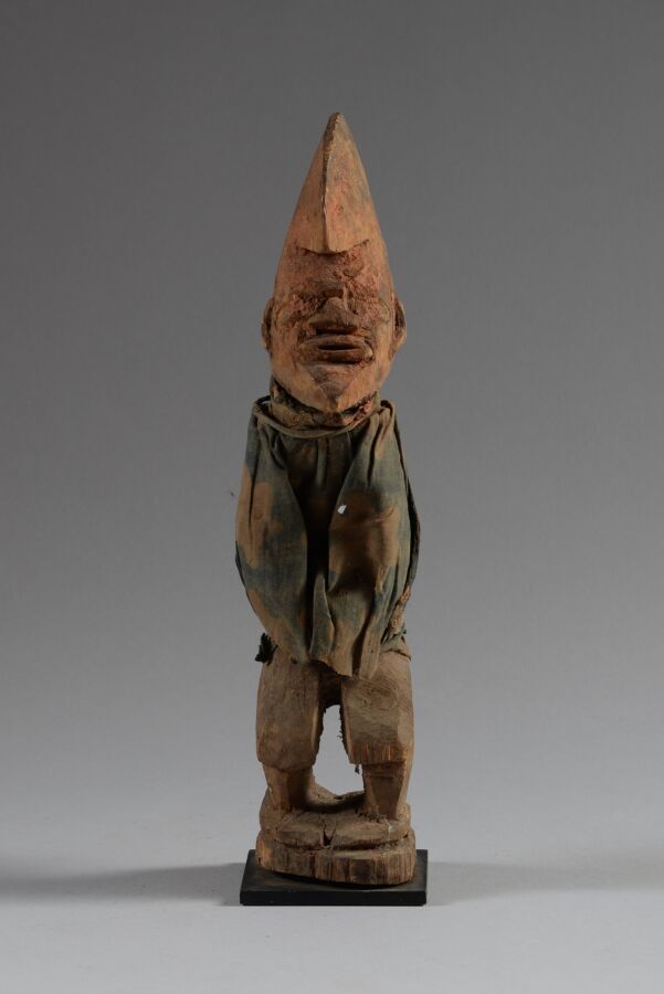 Null TEKE，刚果民主共和国。

木头，使用后的铜锈，颜料，红土，织物。

Butti "雕像保留了其保护bilongo魔力的布）。

20世纪初。

高&hellip;