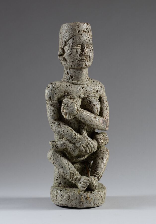 Null 刚果民主共和国，博马地区，KONGO。

灰色软石（Noki）。

被称为（Ntadi或Bitumba）的纪念性雕像，代表一种母性。

金刚族是一个母&hellip;