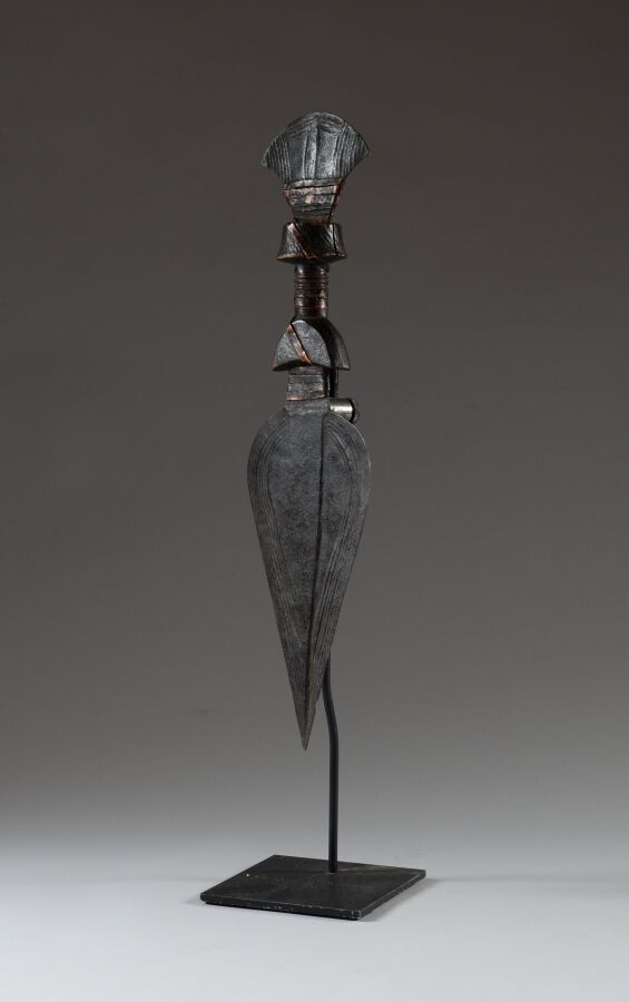 Null Ngandu Saka short sword, Democratic Republic of Congo.

Wood, iron, copper
&hellip;