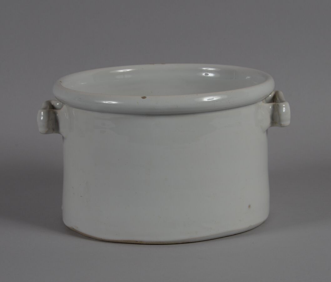 Null NORMANDY
白色陶器茶点架，有两个把手。
18世纪末，19世纪初
高度14 - 直径21.5厘米
BE有轻微的缺釉现象