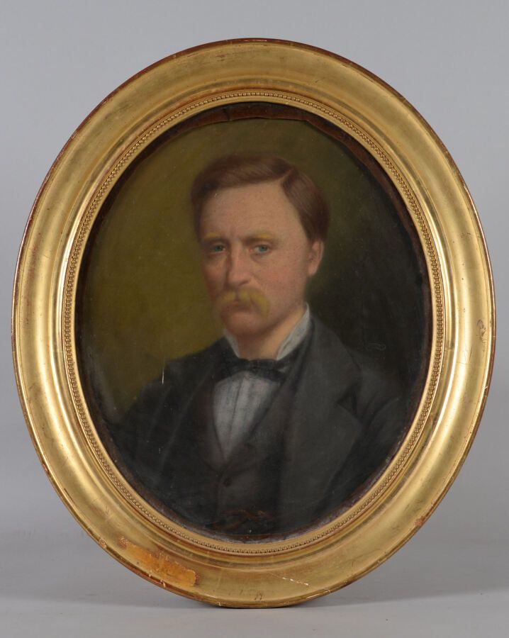Null Ecole FRANCAISE du XIXème siècle
Portrait d'homme
Pastel ovale. 
49.5 x 39.&hellip;