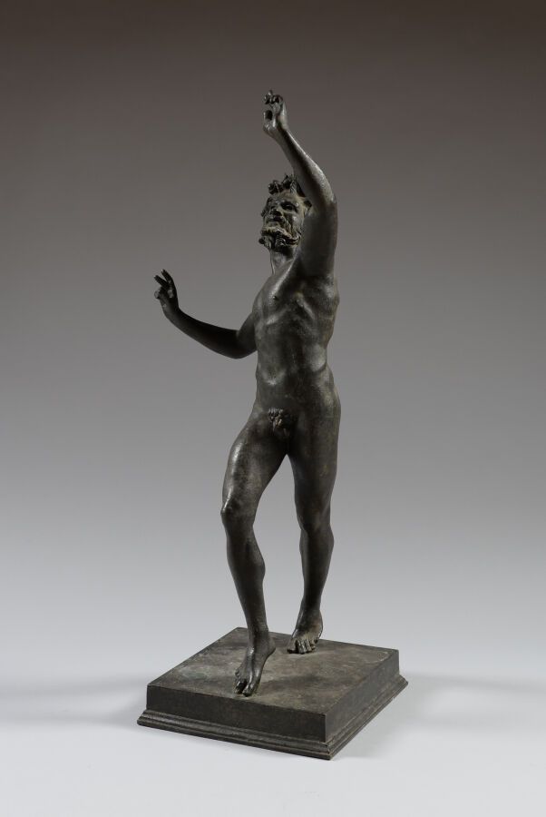 Null Faune dansant
Sujet en métal patiné, d'après le bronze antique de la maison&hellip;