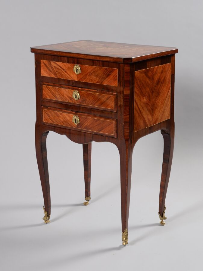 Null Table chiffonnière in rosewood veneer inlaid with frieze in amaranth frames&hellip;