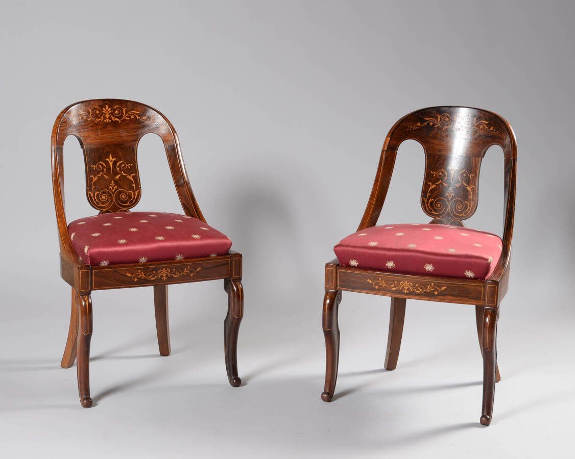 Null Pair of chairs in rosewood and veneered with rosewood and light wood. The c&hellip;