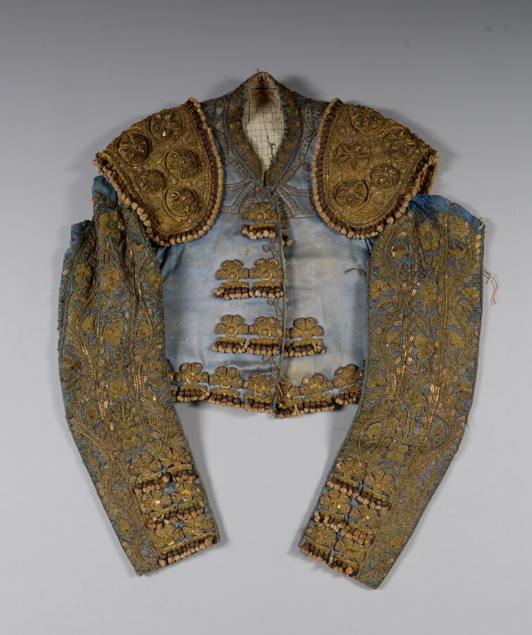 Null Part of a light costume or bullfighter's chaquetilla in blue silk richly em&hellip;