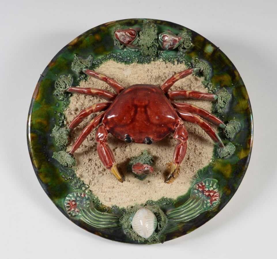 Null PORTUGAL
Petit plat rond à figulines à décor en relief d'un crabe entouré d&hellip;