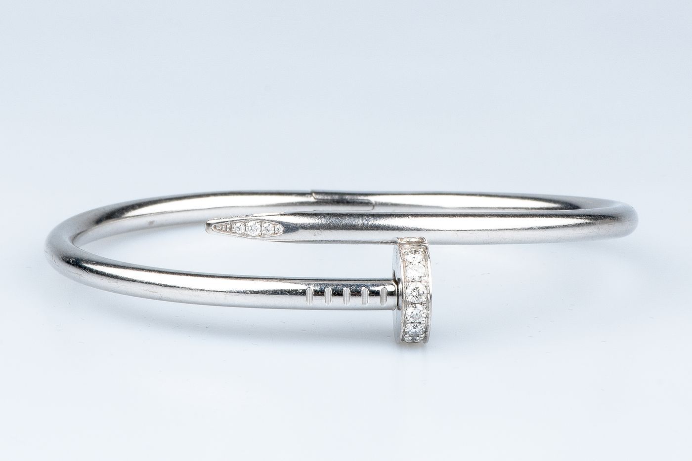 CARTIER Cartier Just a Nail bracelet in 18k white gold 750/1000 adorned with 32 &hellip;