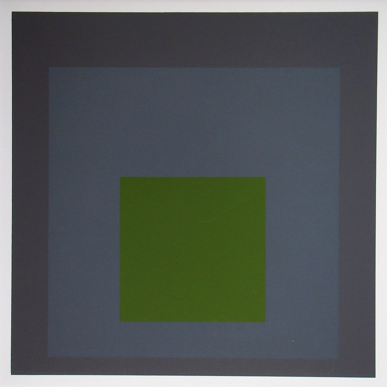 Josef Albers 约瑟夫-阿尔贝斯（后）
向广场致敬》，1973年

纬纱纸上的3色丝网版画，无签名，无编号
在原画之后于1973年印制
由位于西德雷克&hellip;
