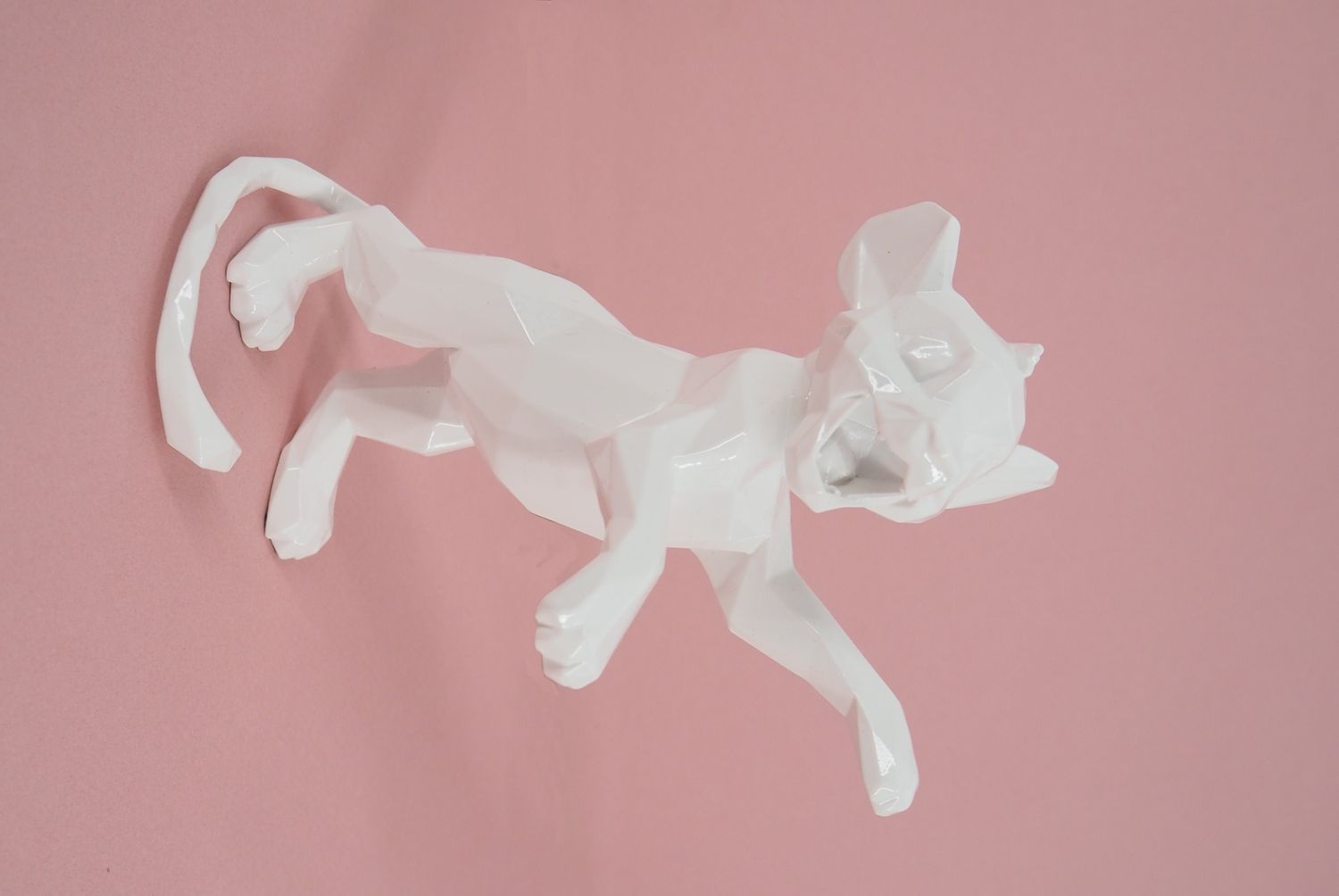 Richard Orlinski Richard ORLINSKI
辛巴白（限量版）

原创树脂雕塑
白
17 x 13 x 8厘米

灵感来自于迪士尼的 "狮&hellip;