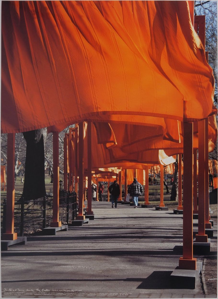 Christo 克里斯托（1935-2020）和让娜-克劳德（1935-2009）。
大门 :纽约市中央公园, 2005

原创复古海报
板块中的艺术家签名
厚&hellip;