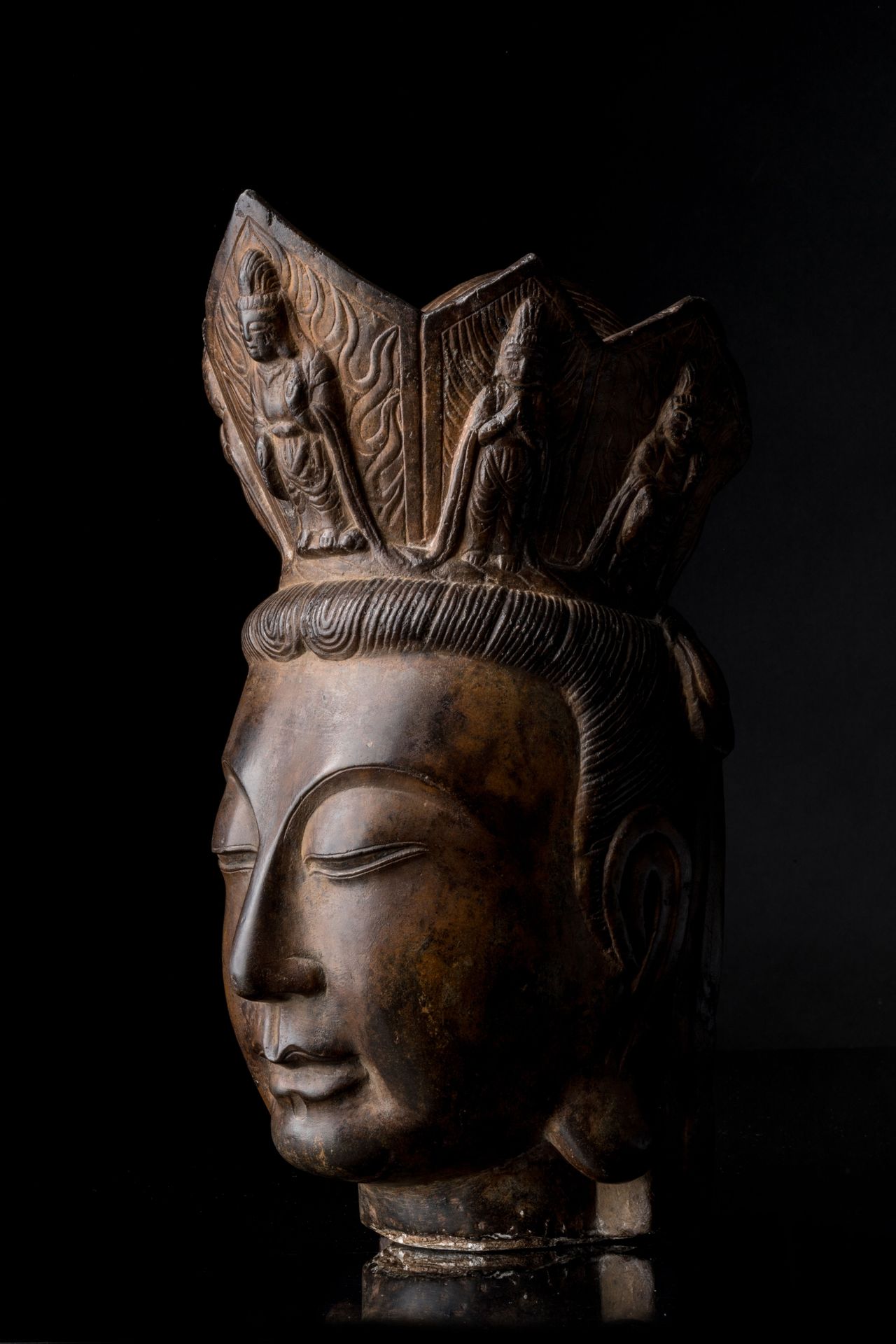CINA - Dinastia MING (1368-1644) 
Grande testa di Buddha in pietra calcarea beig&hellip;