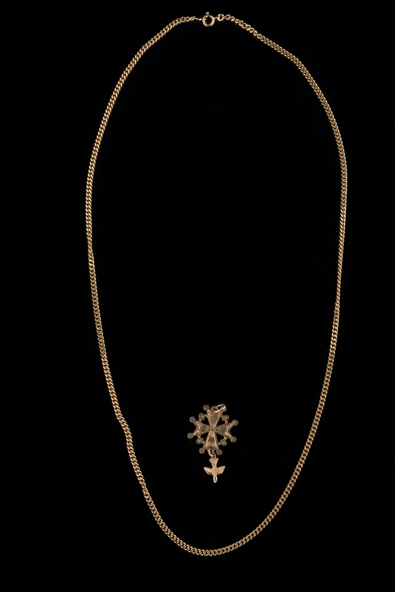 Null Collar con cadena de rizo en oro amarillo de 18k (750 milésimas). 

Peso : &hellip;