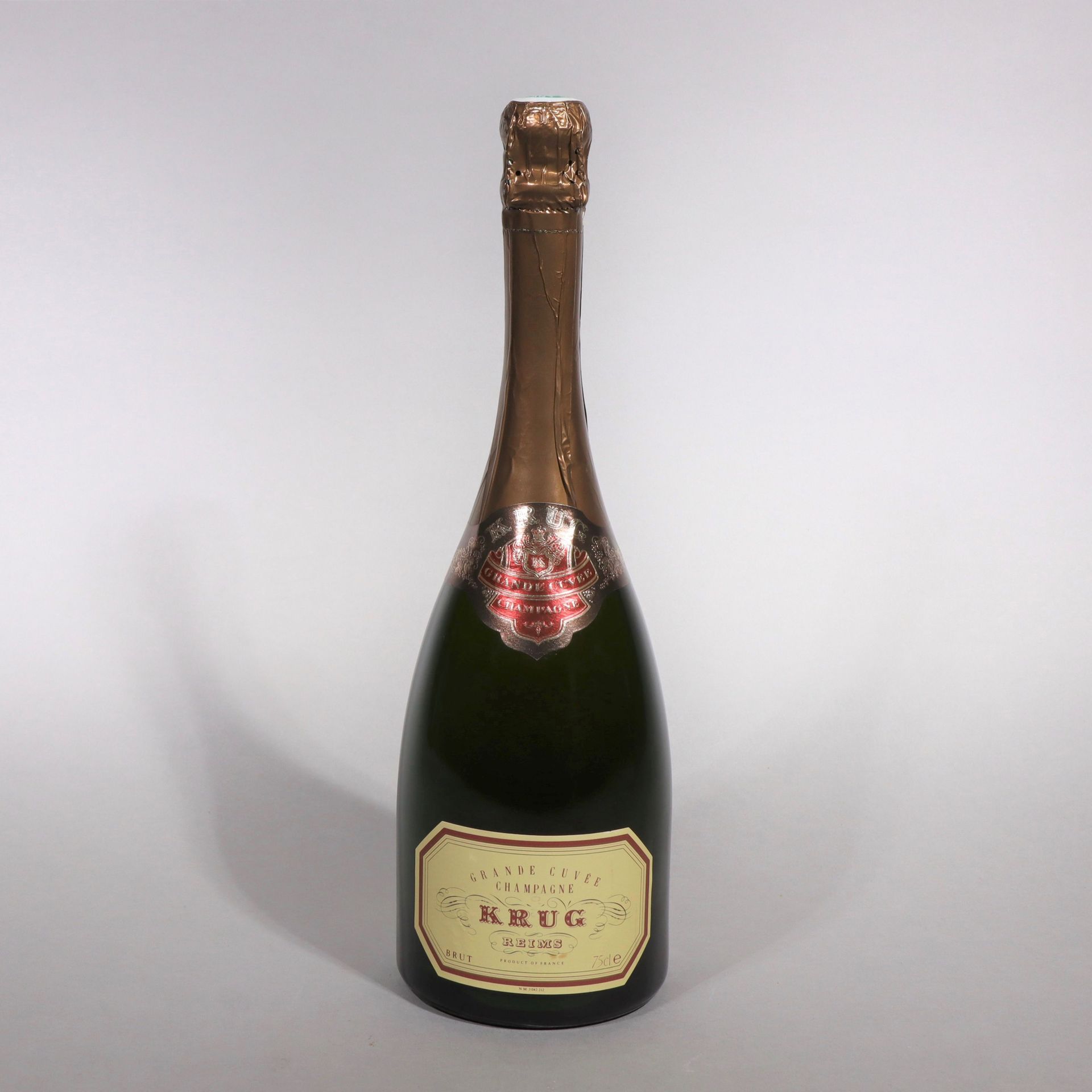 Null 香槟酒。Krug, Grande Cuvée, White Label, 约1982-1996。1瓶（水平：瓶盖顶部到底部）。

出处。
Sommiè&hellip;