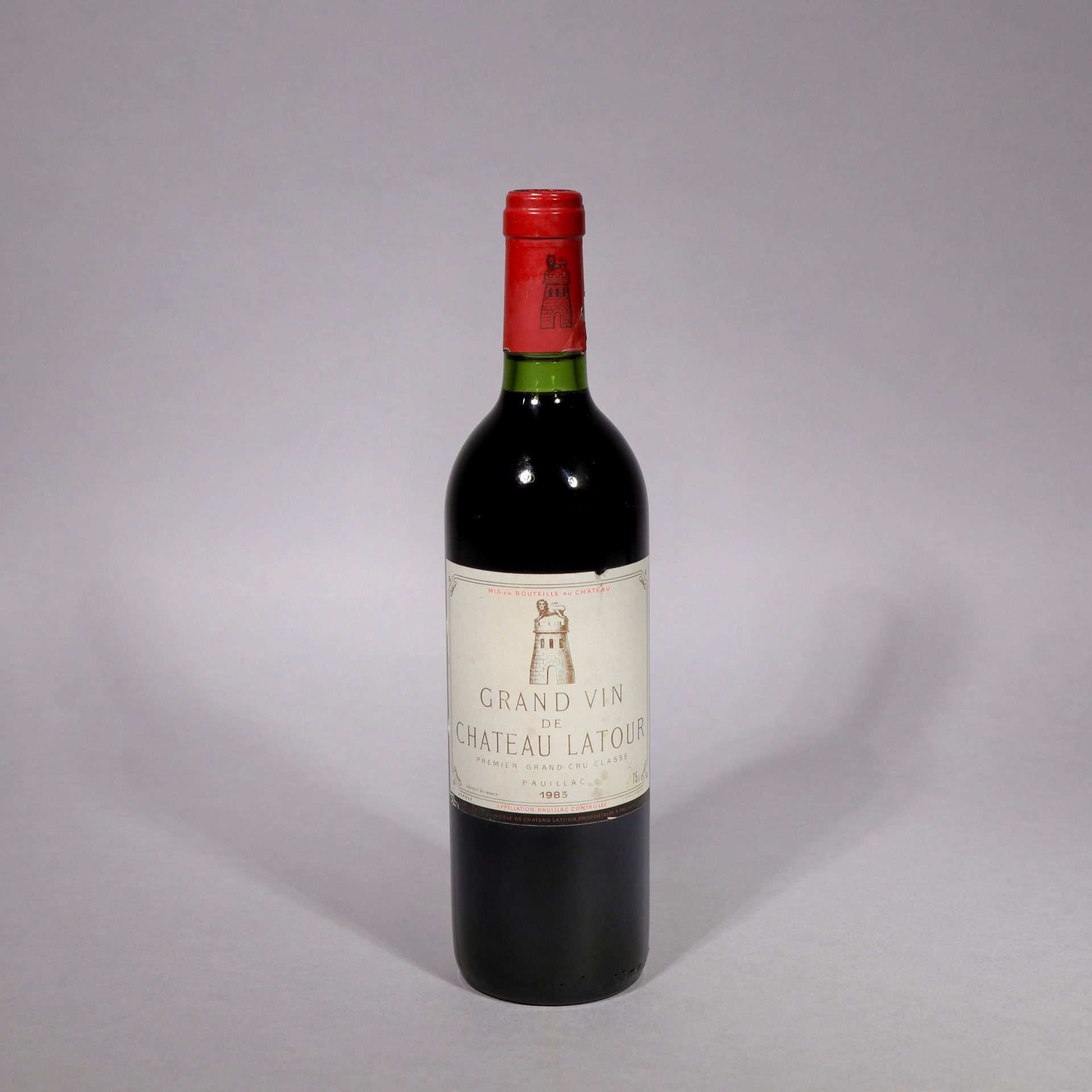 Null PAUILLAC. Château Latour, 1er Grand Cru Classé, 1983. 1 bouteille (niveau :&hellip;