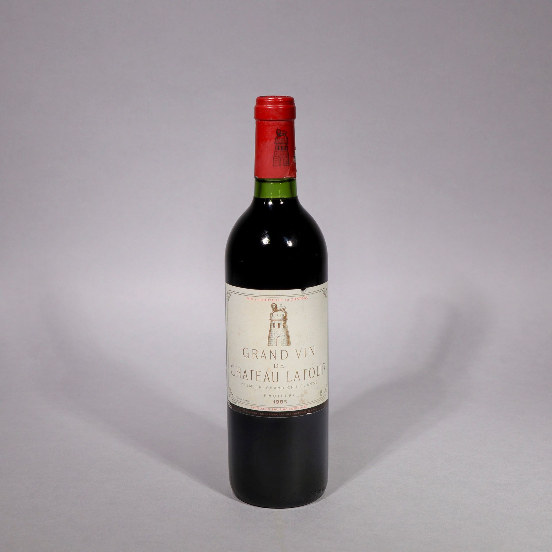 Null PAUILLAC. Château Latour, 1er Grand Cru Classé, 1983. 1 Flasche (Stand: TLB&hellip;