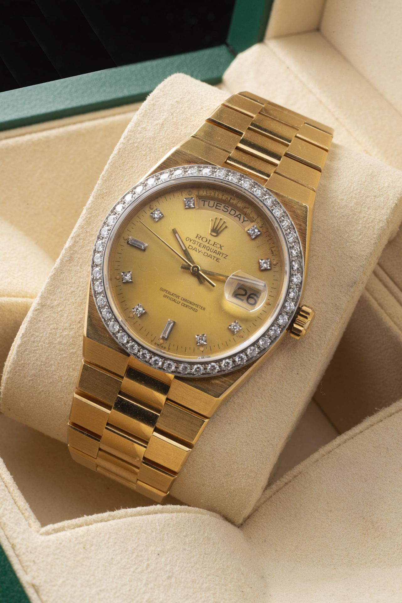 Null ROLEX. 
Oysterquartz Day-Date. Reference 19048.
Unisex city watch in yellow&hellip;