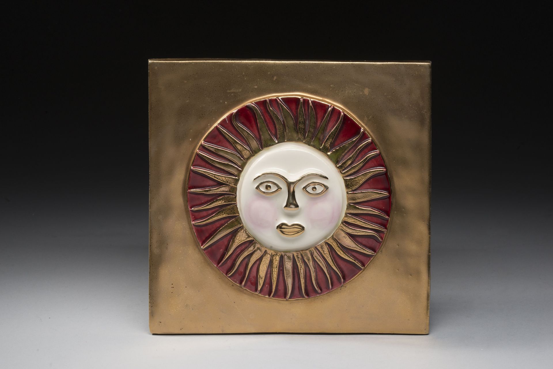 Null Mithé ESPELT (1923-2020). 
Boîte "Soleil" en céramique émaillée polychrome &hellip;