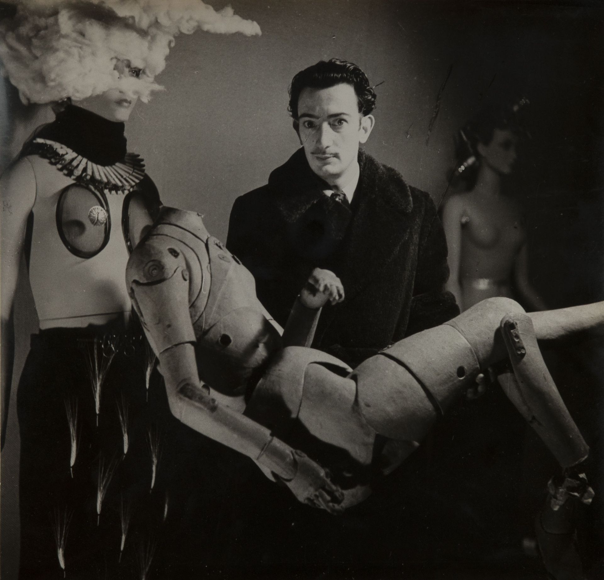 Null Denise BELLON (1902-1999). 
Portrait of Salvador Dali wearing his mannequin&hellip;