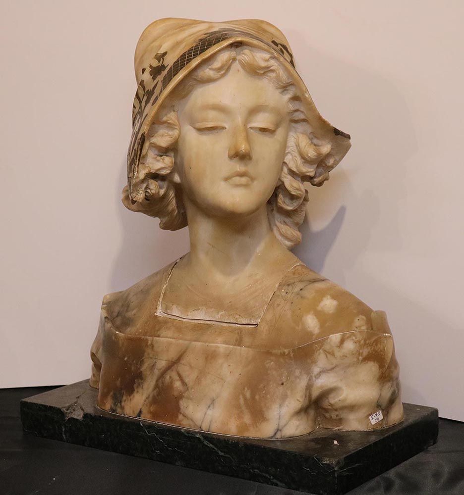 Busto di gentildonna in alabastro inciso e decorato in oro Buste d'une dame en a&hellip;