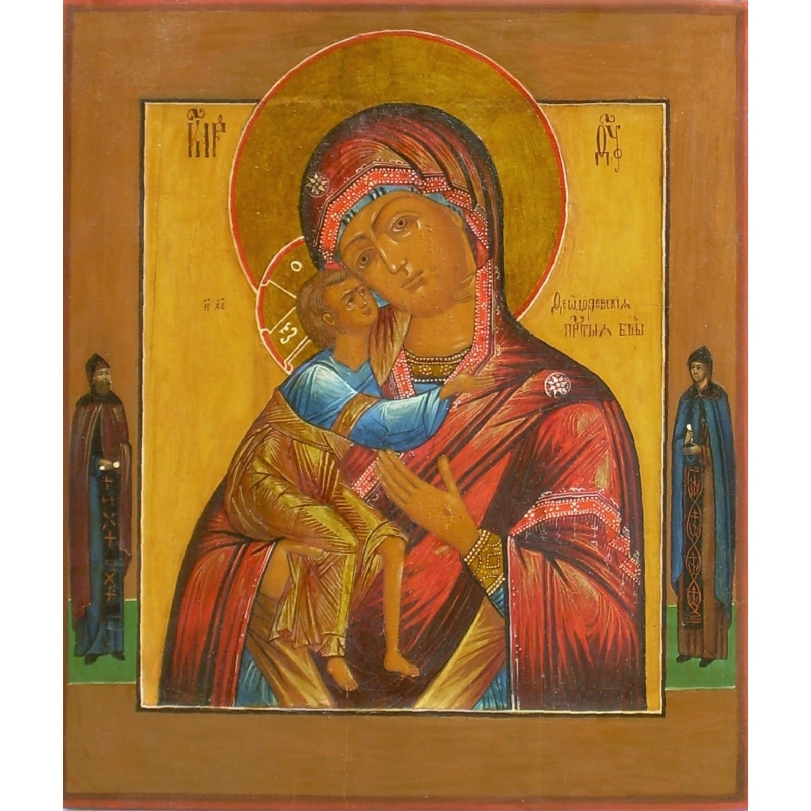 Null 描绘着 "党卫军 "的俄罗斯图标。温柔之母费多罗夫斯卡娅。边上有两个圣僧。俄罗斯中部，19世纪。蛋彩画，以米色为背景。Cm 36 x 30.5。