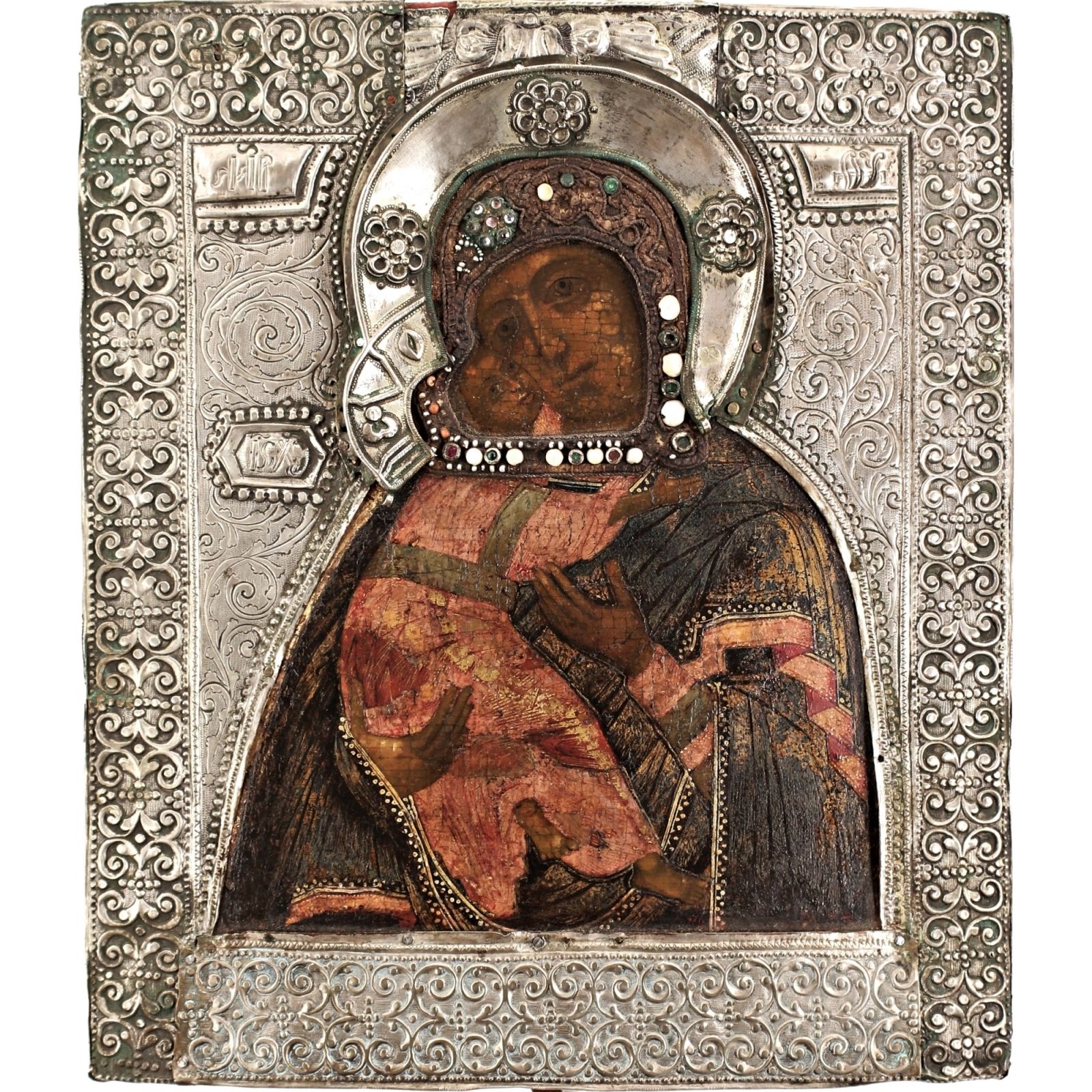 Null 描绘 "弗拉基米尔温柔的圣母 "的俄罗斯圣像，16世纪末至17世纪初。 金色底板上的蛋彩画。压花银色oklad，皮革面纱，银丝，珍珠和宝石。Cm 31&hellip;