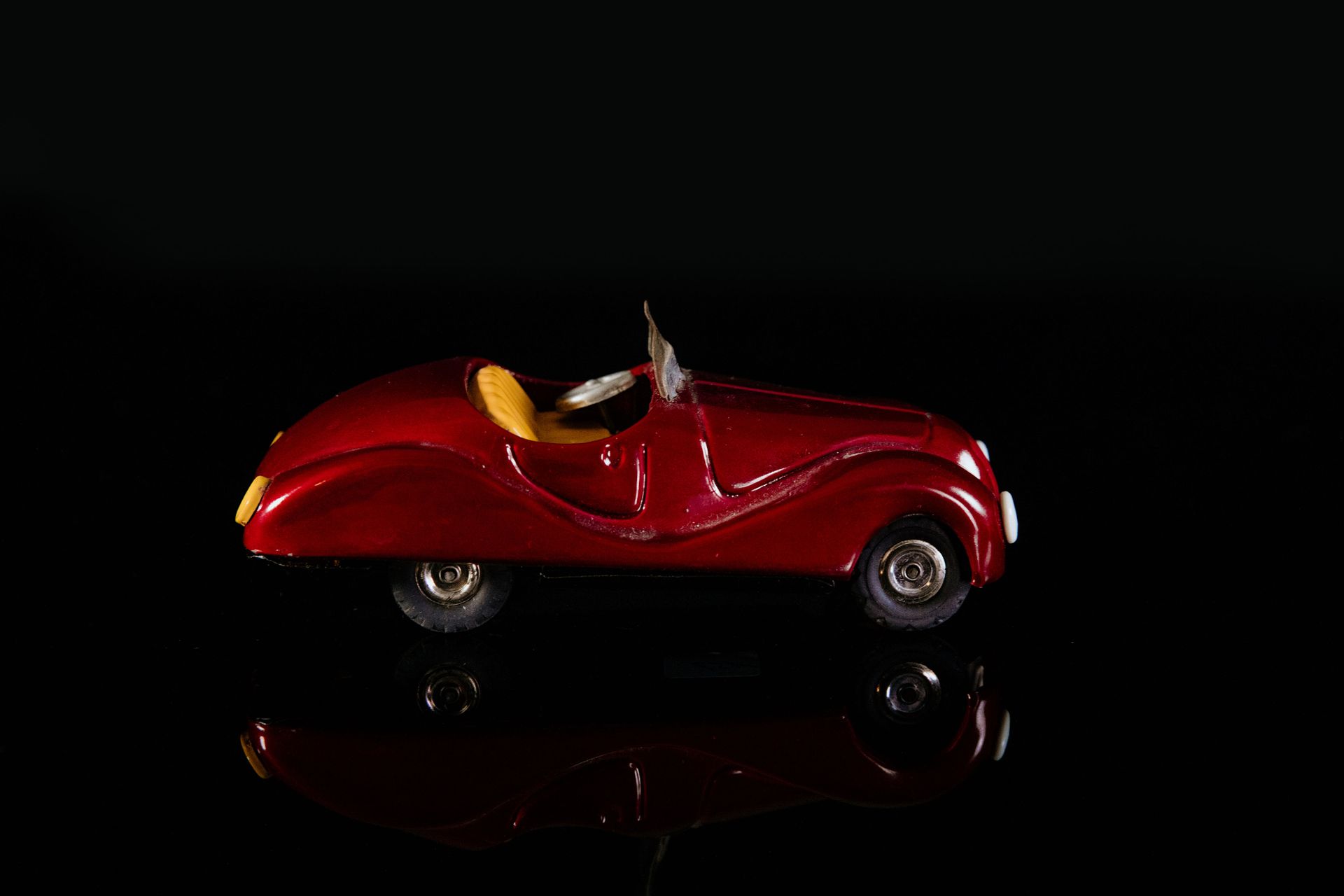 Japan Sports Car | Jouets Anciens 状态 (1) - 锡制玩具，飞轮驱动，功能测试，酒红色/金属色，战后模型，50年代，14.5&hellip;