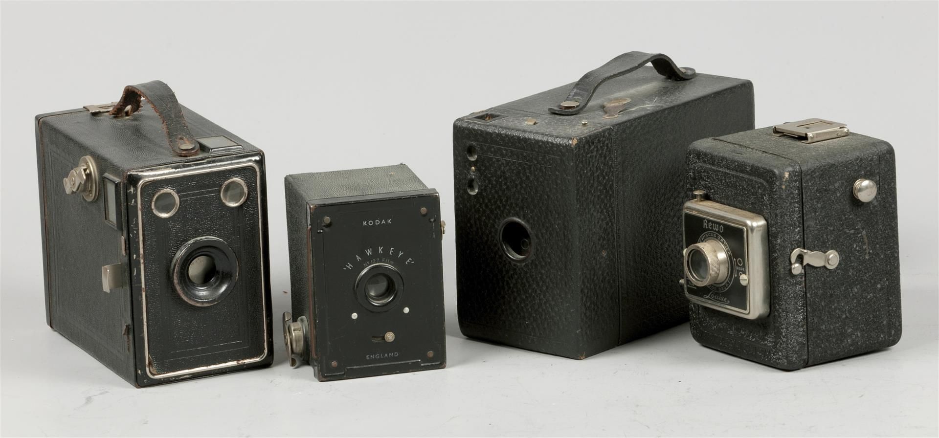 Null 一批由（4）台盒式相机组成，包括一台由Old Delft/De Oude Delft制造的带半月板镜头的Rewo Louise相机，一台KODAK "&hellip;
