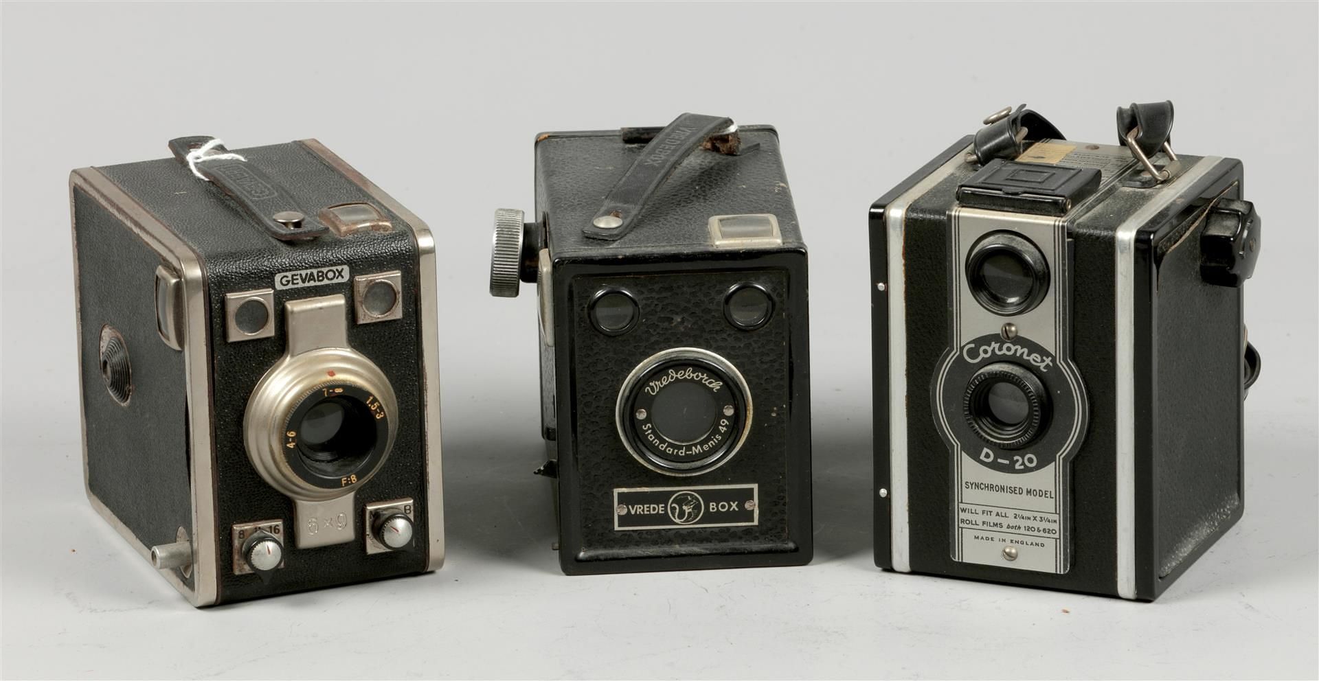 Null 一批由（3）台箱式相机组成，包括一台Vredebox Dandard Menis 49，一台Coronet D-20箱式相机，以及一台Gevaert &hellip;