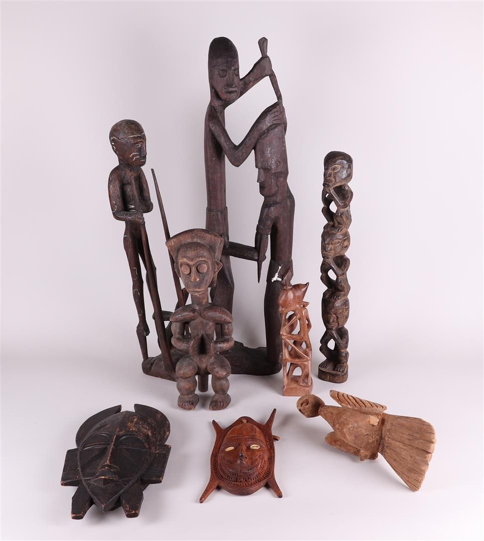 Null Lot composé de totems. Papouasie-Nouvelle-Guinée.