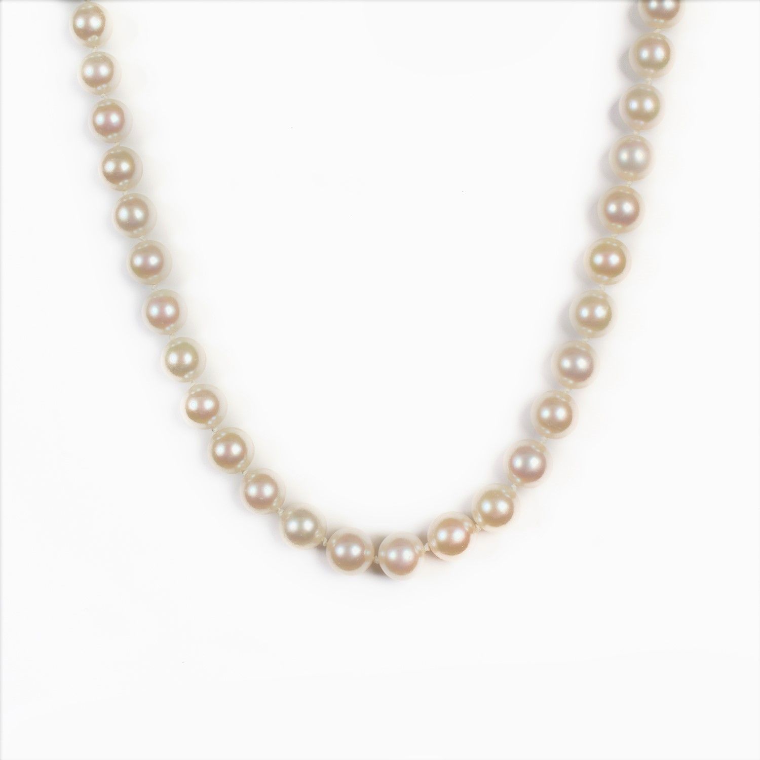 Collar de perlas de agua dulce 淡水珍珠项圈，配以18K金海洋石。 

长64厘米。珍珠直径8,5-9毫米