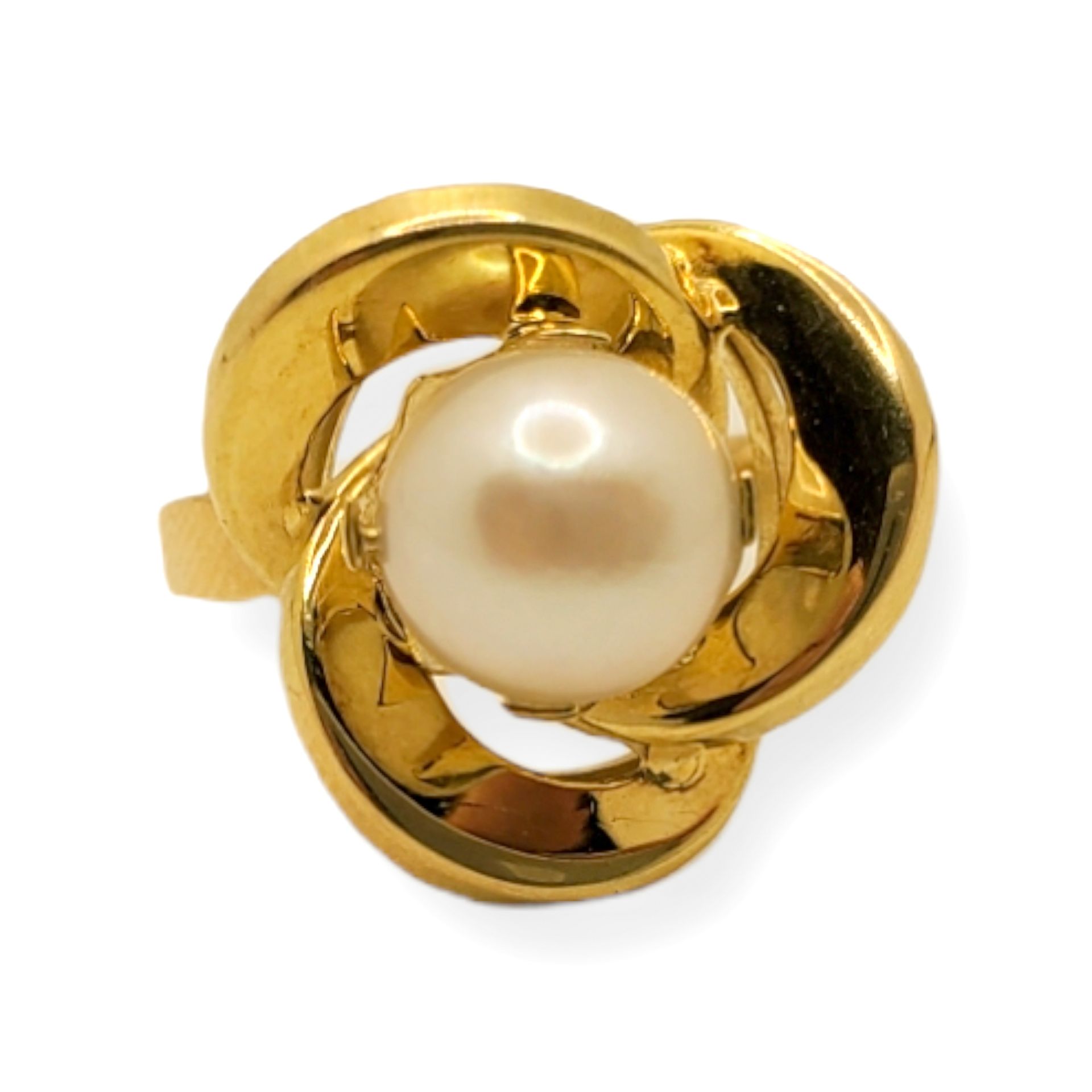 Sortija con perla Sortija in 18k gold with pearl cultivated forming a flower. To&hellip;