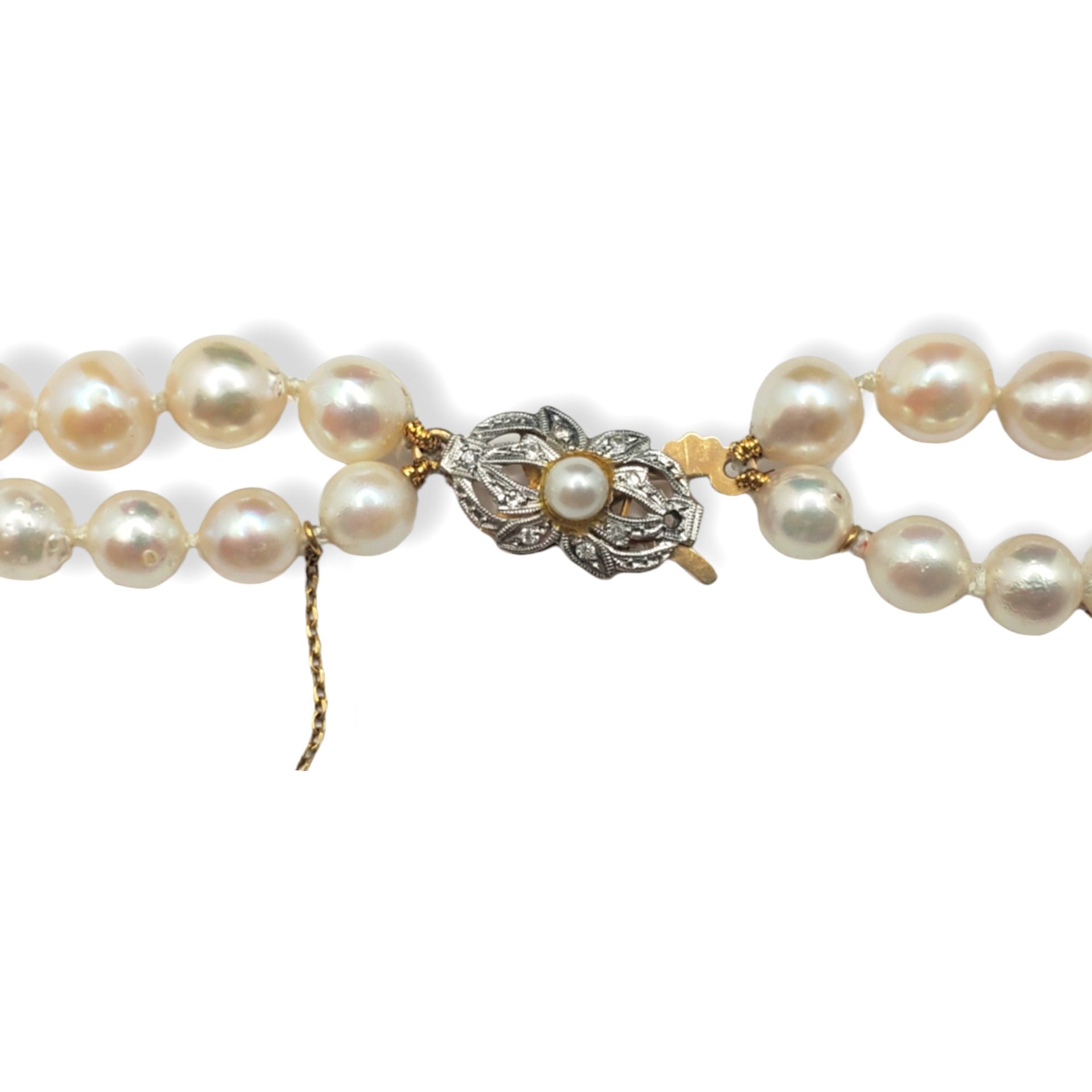 Collar de perlas con cierre de diamantes 双层珍珠项链，18K黑珍珠和钻石，中央镶有珍珠。



 尺寸为50厘米。珍珠&hellip;