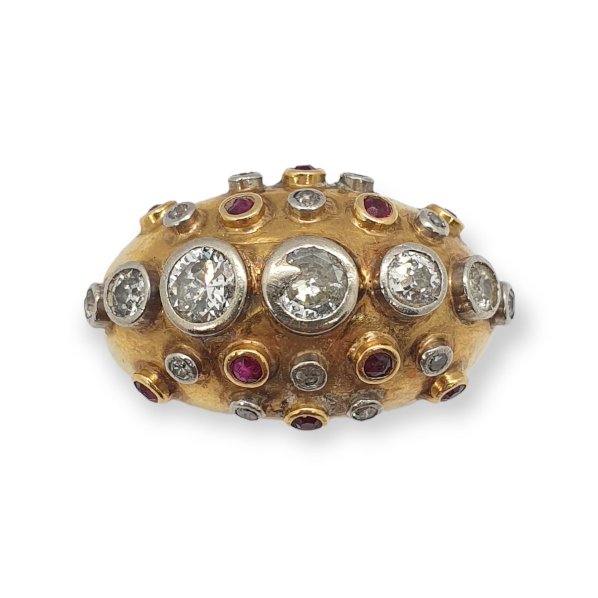 Sortija de rubíes y diamantes Sortija en oro de 18k con rubíes talla redonda y d&hellip;