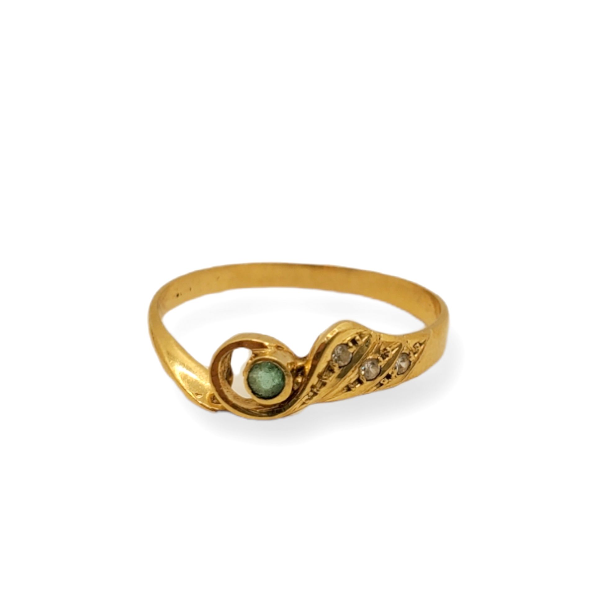 Sortija con una esmeralda Sortija en oro de 18k con una esmeralda talla redonda &hellip;