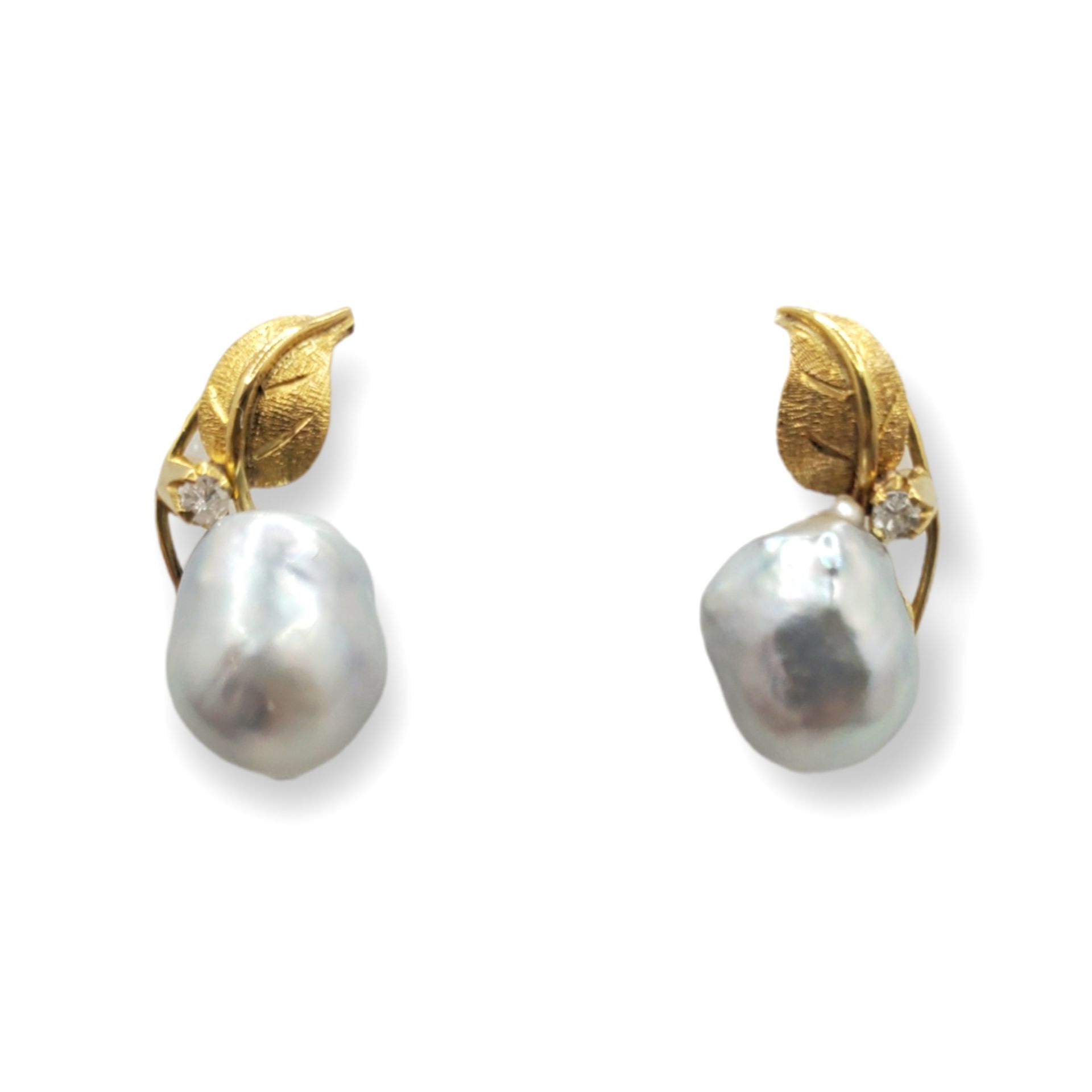 Pendientes de perlas Pendientes colgantes de oro y perlas en oro de 18k, diamant&hellip;