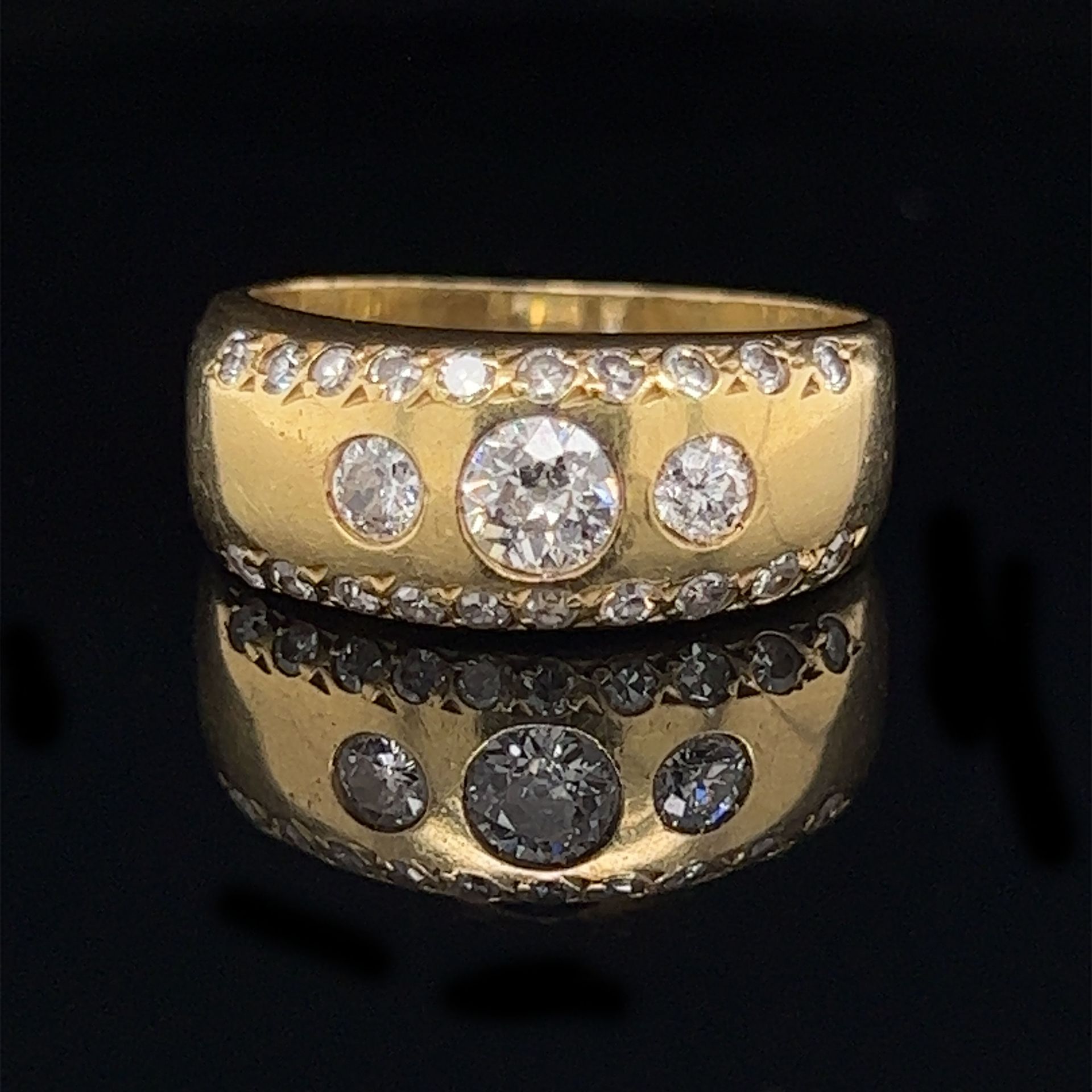 18k Diamond Gypsy Ring Oro amarillo de 18k Peso 4.7g Diamante Aprox. 0.70ct Anil&hellip;