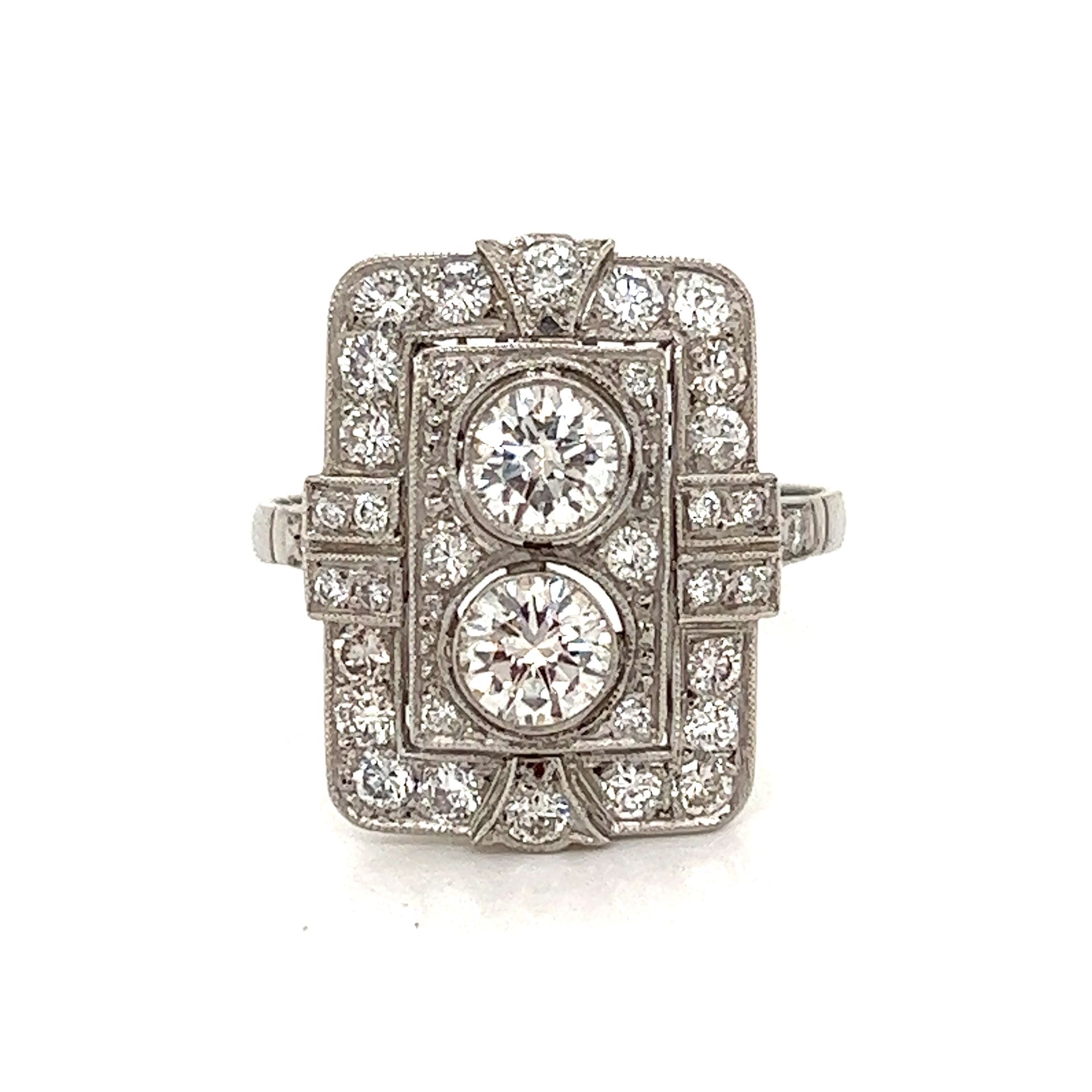 Platinum Art Deco Diamond Ring Bague Art Déco en platine avec diamant