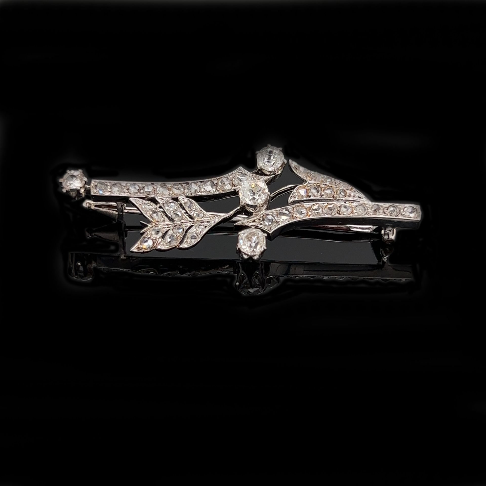 Early Art Deco 18k Diamond Brooch 早期装饰艺术18K白金重量6.37克欧洲和玫瑰切割钻石约1.20ct胸针尺寸0.7 "x2"
