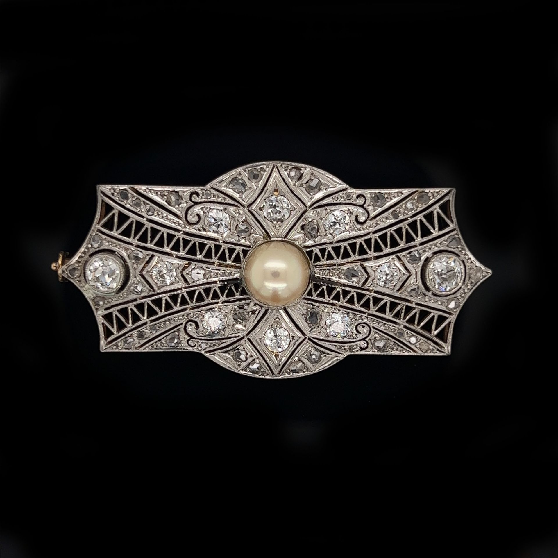 Art Deco Platinum and Gold Diamond Pearl Brooch Art Déco Platine et Or 13.1g Poi&hellip;