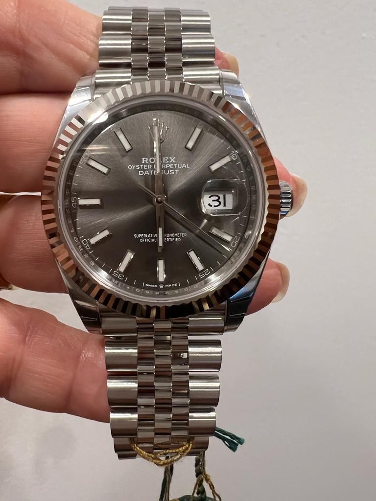 ROLEX Datejust Watch ROLEX Datejust Watch Comes with box and papers