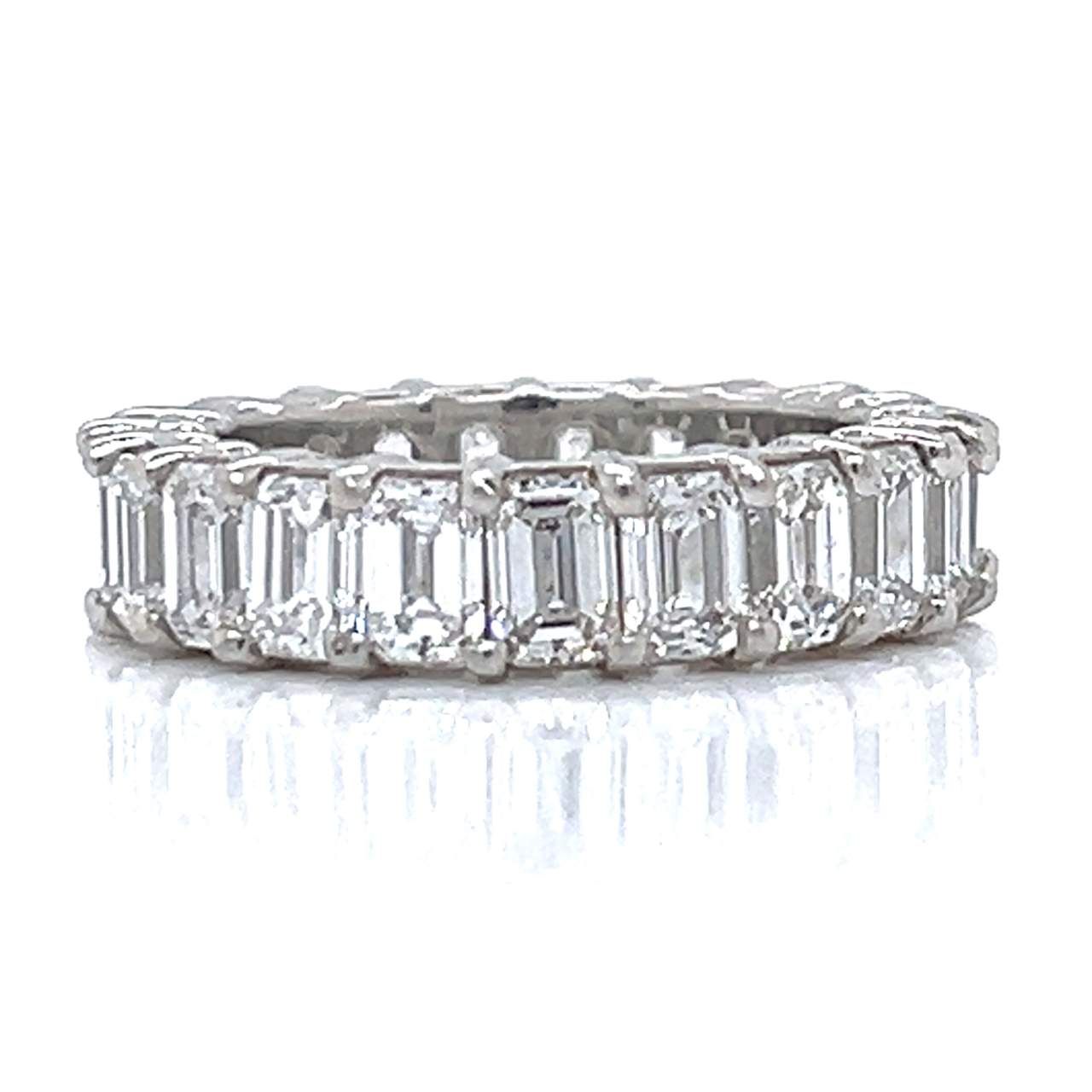 Platinum 8.20 Ct. Emerald-cut Diamond Eternity Ring Bague d'éternité en platine &hellip;