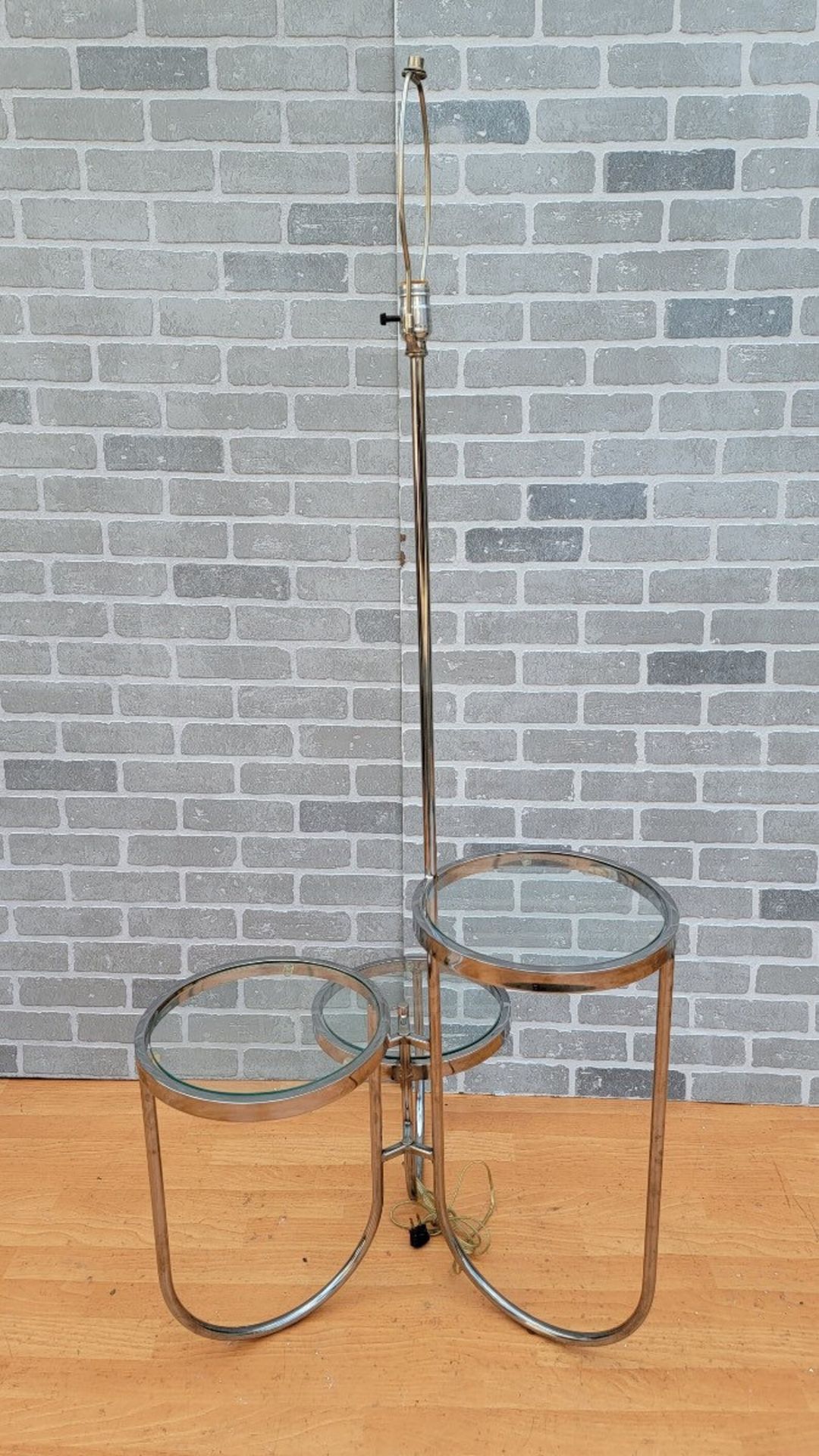 Mid Century Modern Three Tier Table Floor Lamp Lampe de table à trois niveaux de&hellip;