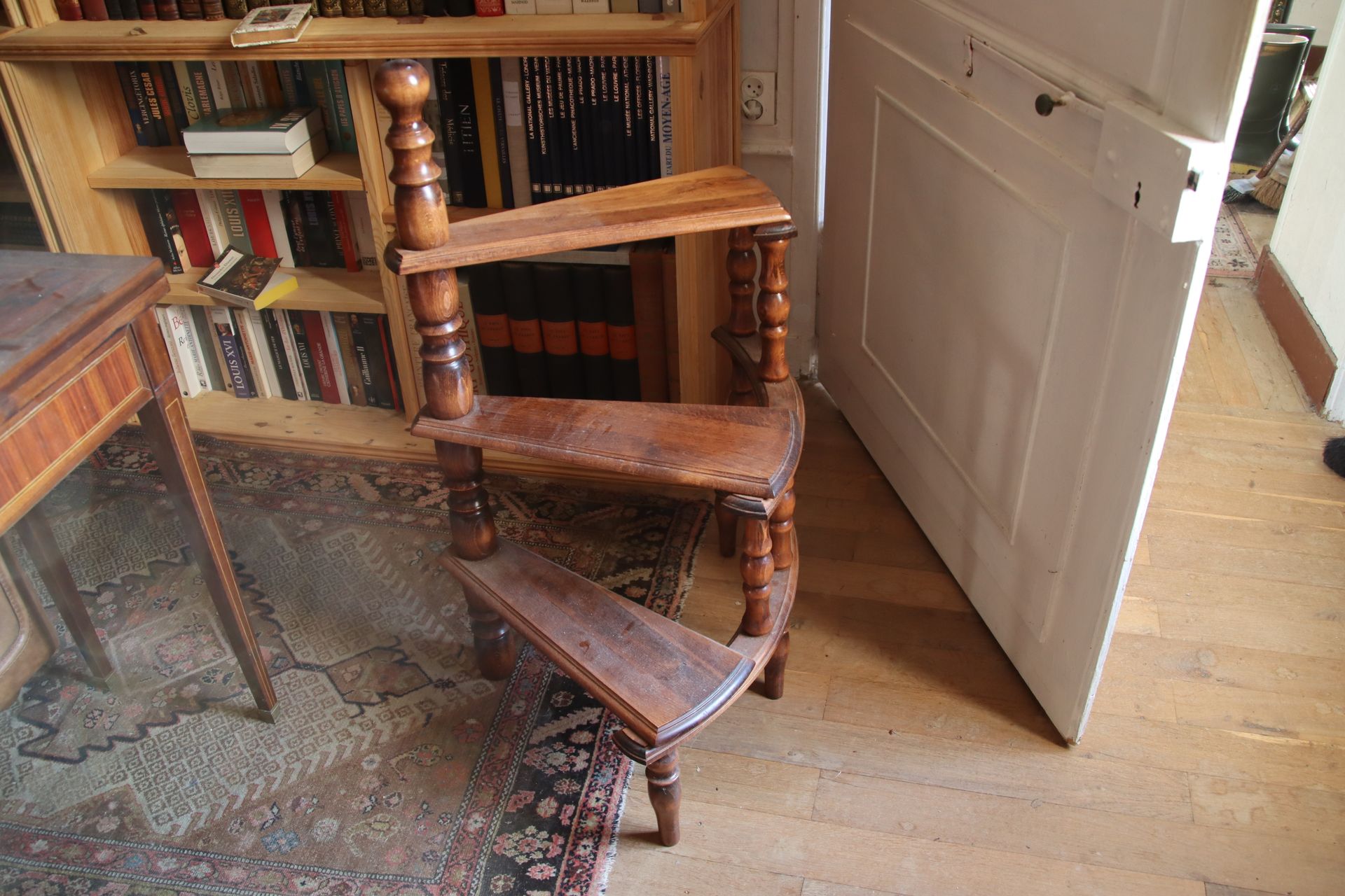 Null Victorian curved bookcase step in light oak