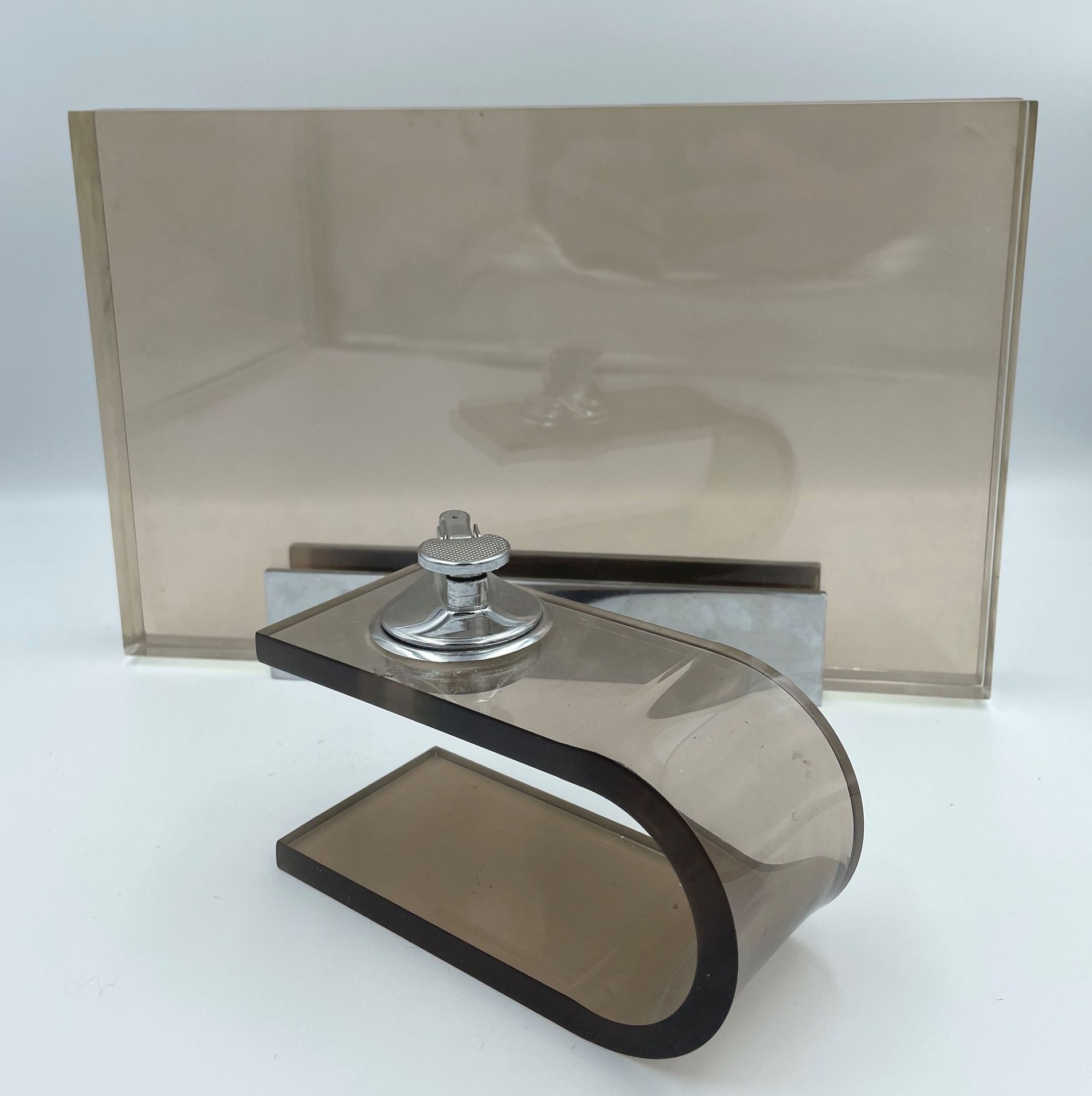 Null Paperweight and lighter of table (small accident) in smoked plexiglas and m&hellip;