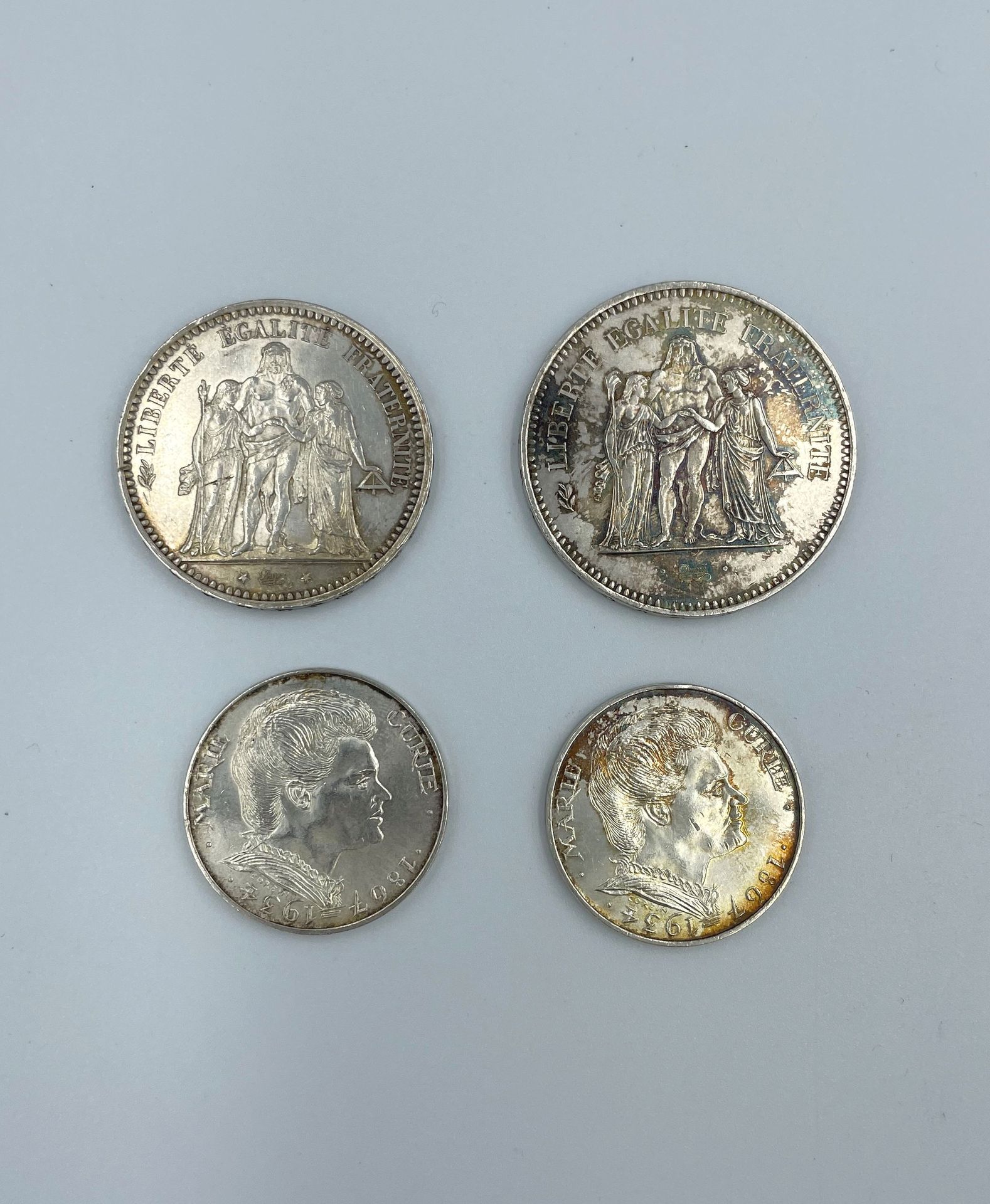 Null Lot bestehend aus: 

- 1 Stück 50 Francs Silber 1977

- 2 Stück 100 Francs &hellip;