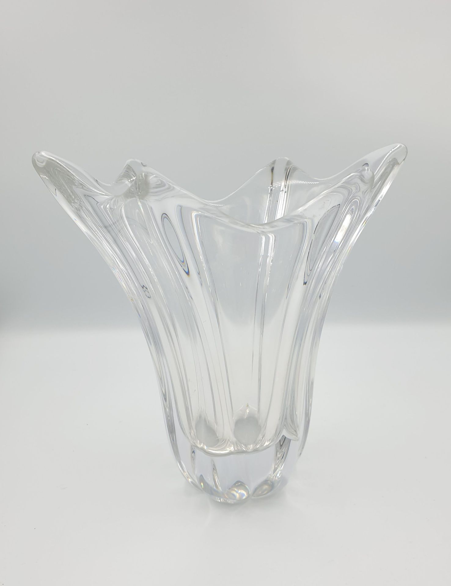 Null DAUM Francia,

Jarrón de cristal para tulipanes

H. 22 cm