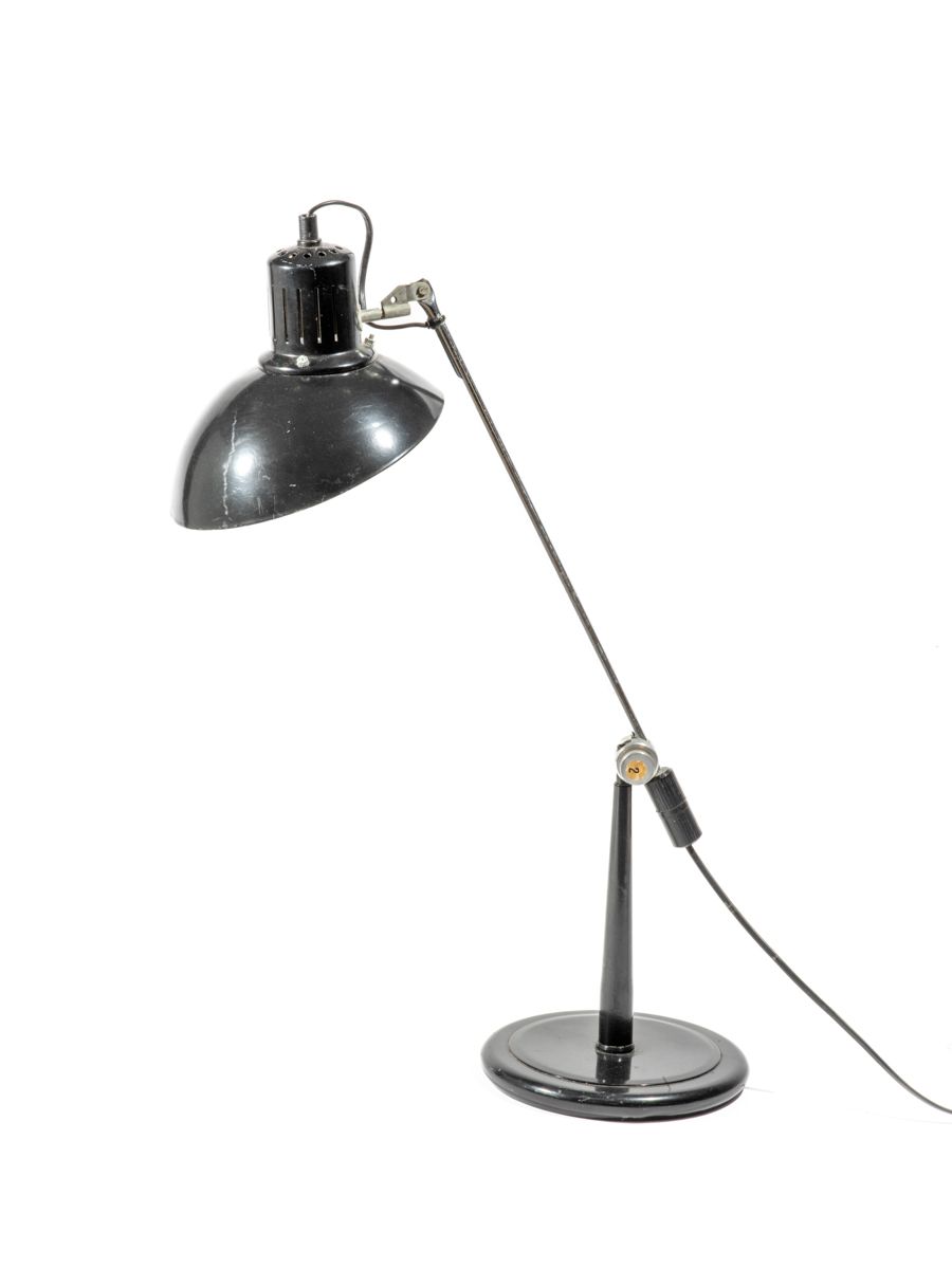 Null Lampe de bureau orientable en métal chromé et laqué noir. 
Vers 1960
H : 58&hellip;