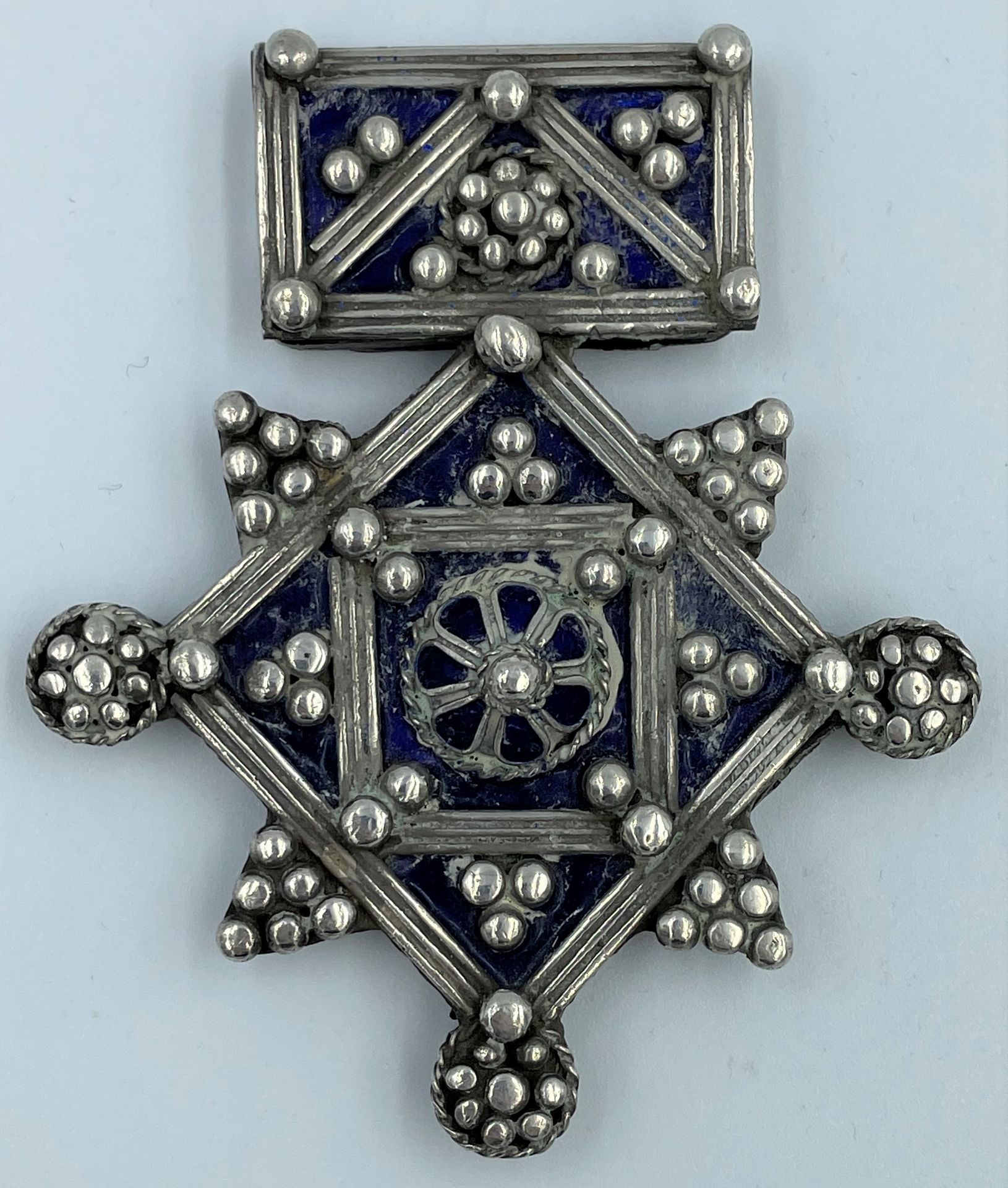 Null Silver pendant (925 thousandths) with geometric design on a blue enamel bac&hellip;