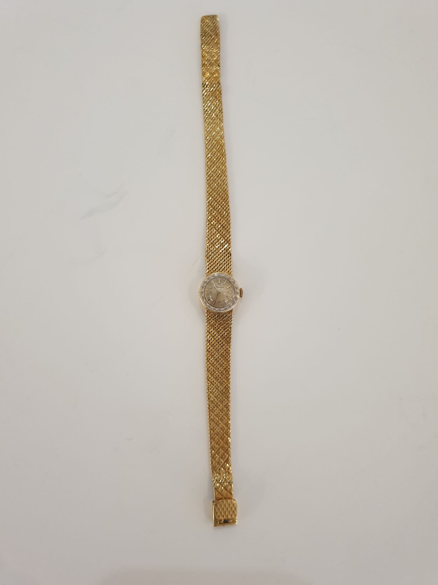 Null MOVADO, Montre bracelet de dame en or jaune 18k (750 ), cadran rond à fond &hellip;